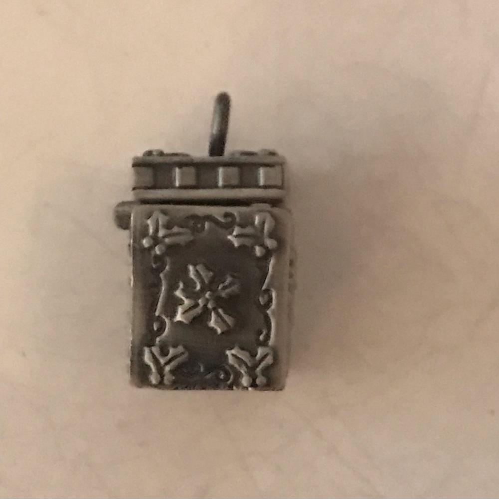 Silvertone Christmas Trinket Box Charm